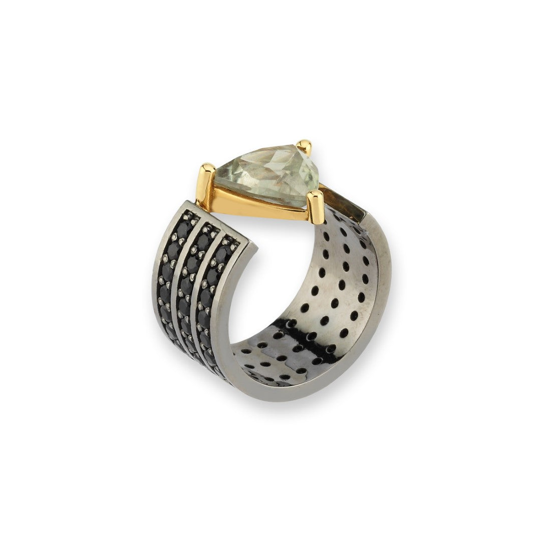 Megaron Ring with Triangle Zultanite